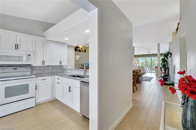 2420 Hidden Lake DR # 1008, Naples, FL 34112