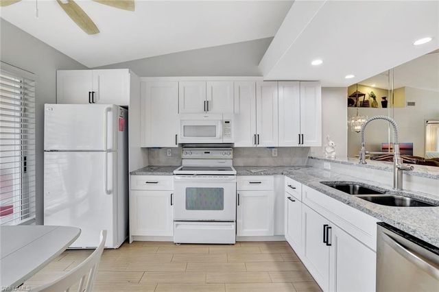 2420 Hidden Lake DR # 1008, Naples, FL 34112