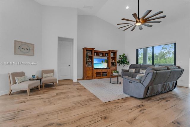 17924 N 68th Street N, Loxahatchee, FL 33470