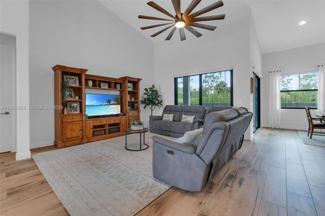 17924 N 68th Street N, Loxahatchee, FL 33470