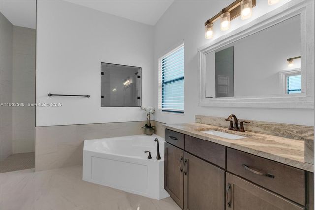17924 N 68th Street N, Loxahatchee, FL 33470