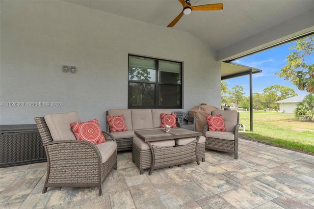 17924 N 68th Street N, Loxahatchee, FL 33470