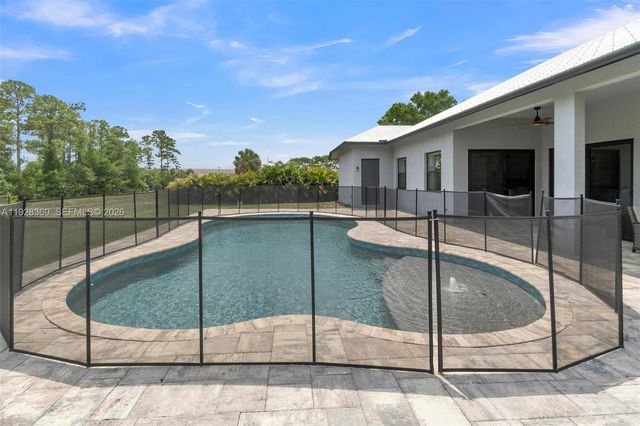 17924 N 68th Street N, Loxahatchee, FL 33470