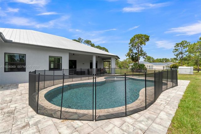 17924 N 68th Street N, Loxahatchee, FL 33470