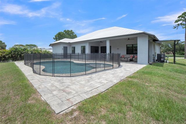 17924 N 68th Street N, Loxahatchee, FL 33470