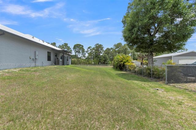 17924 N 68th Street N, Loxahatchee, FL 33470