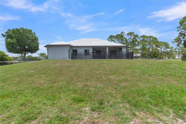 17924 N 68th Street N, Loxahatchee, FL 33470
