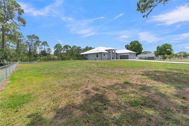 17924 N 68th Street N, Loxahatchee, FL 33470