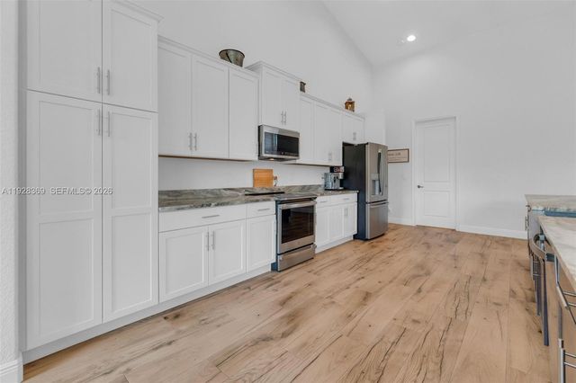 17924 N 68th Street N, Loxahatchee, FL 33470