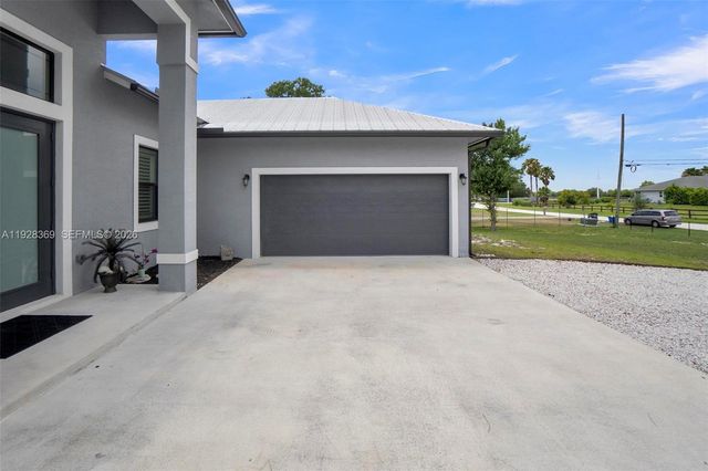 17924 N 68th Street N, Loxahatchee, FL 33470