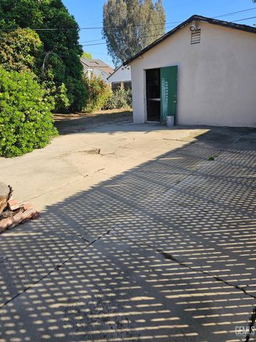 25 Lincoln Street, Bakersfield, CA 93305