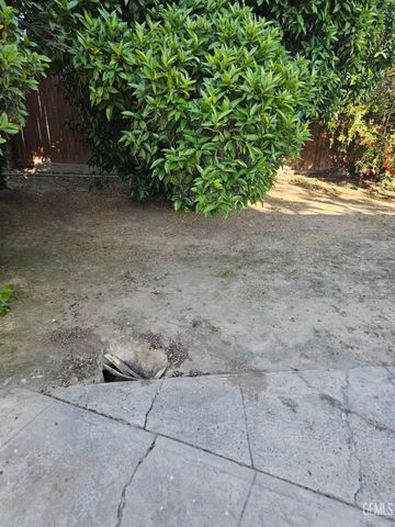 25 Lincoln Street, Bakersfield, CA 93305