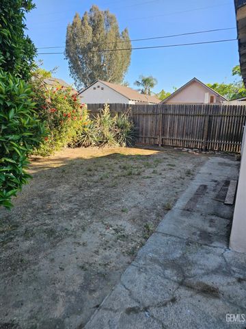 25 Lincoln Street, Bakersfield, CA 93305