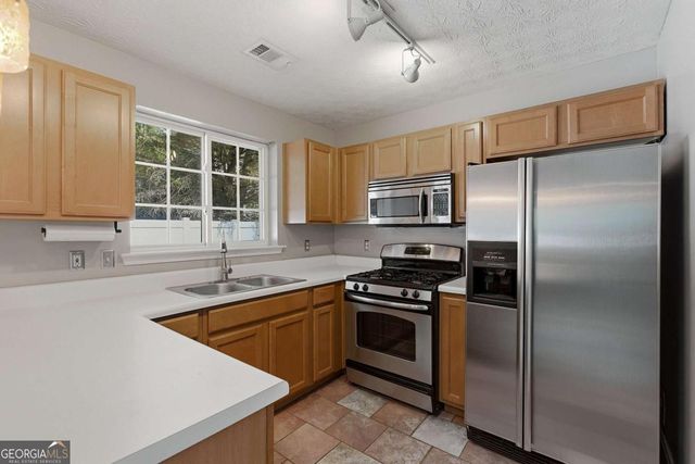 511 W Oaks Drive, Woodstock, GA 30188