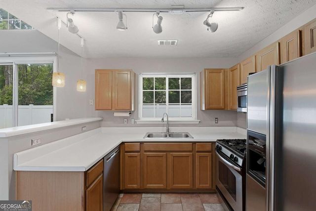 511 W Oaks Drive, Woodstock, GA 30188