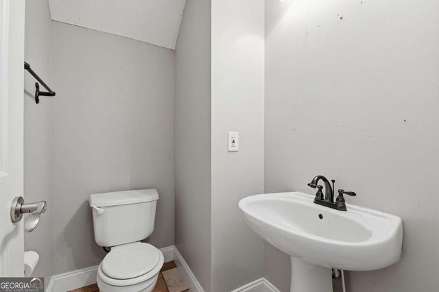 511 W Oaks Drive, Woodstock, GA 30188