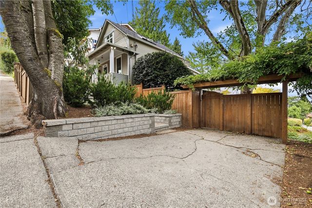 2406 E Helen St, Seattle, WA 98112