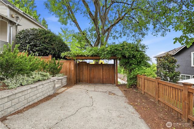 2406 E Helen St, Seattle, WA 98112