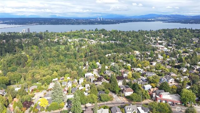 2406 E Helen St, Seattle, WA 98112