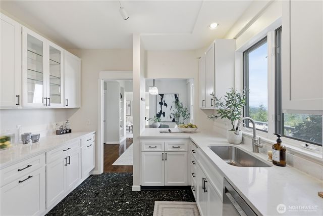 2406 E Helen St, Seattle, WA 98112
