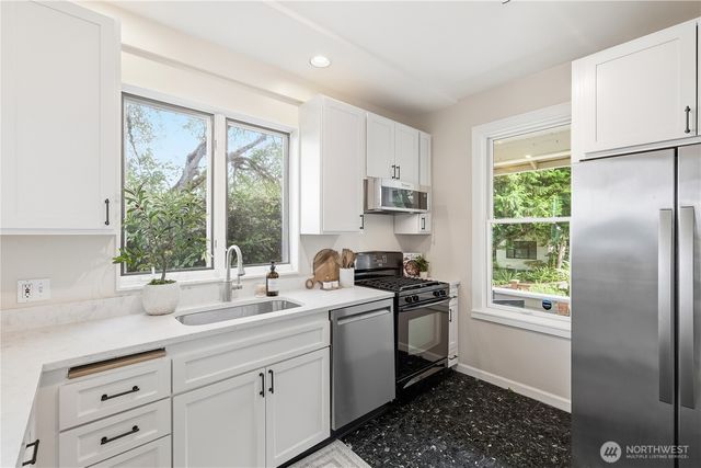 2406 E Helen St, Seattle, WA 98112