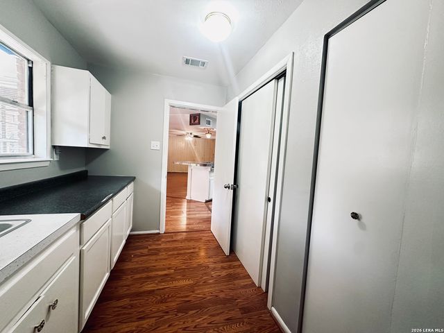425 ZEPHYR DR, Windcrest, TX 78239
