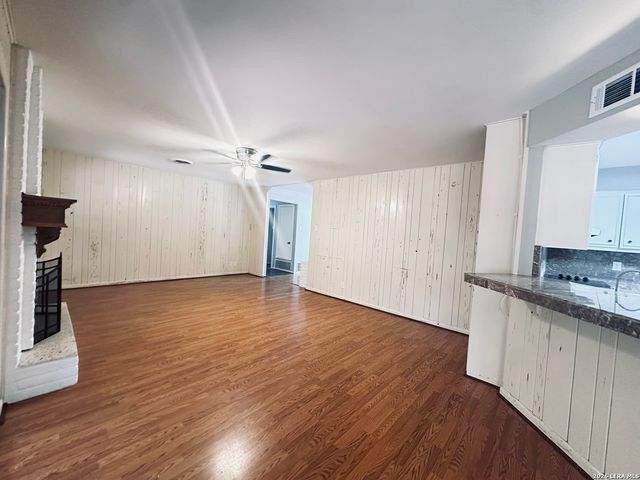 425 ZEPHYR DR, Windcrest, TX 78239