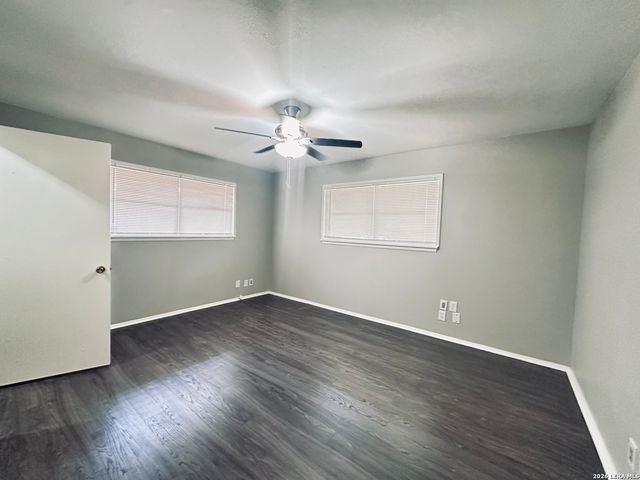 425 ZEPHYR DR, Windcrest, TX 78239
