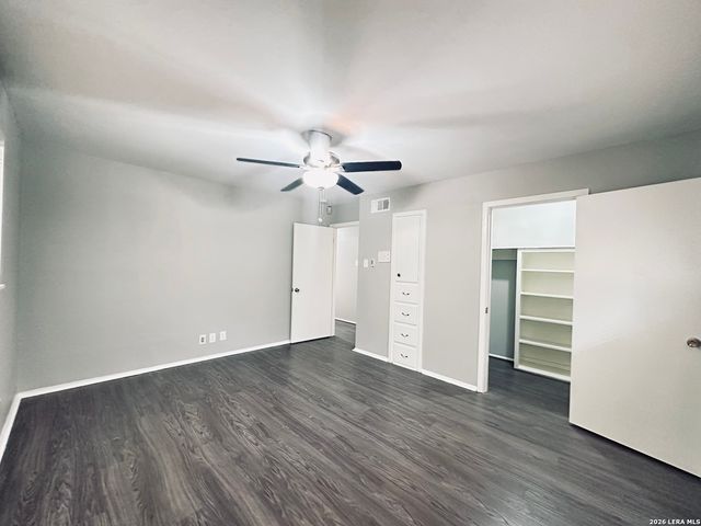 425 ZEPHYR DR, Windcrest, TX 78239