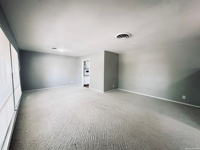 425 ZEPHYR DR, Windcrest, TX 78239