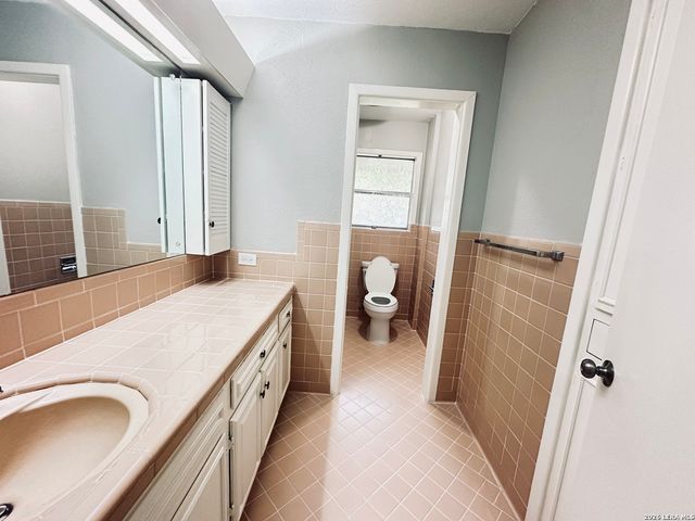 425 ZEPHYR DR, Windcrest, TX 78239