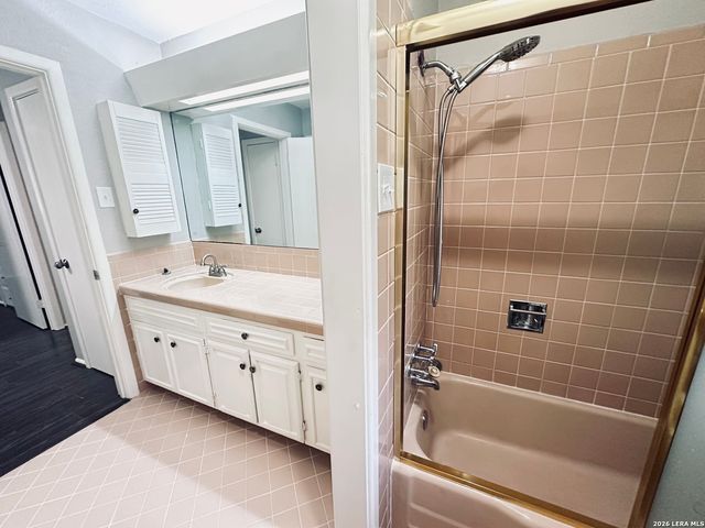 425 ZEPHYR DR, Windcrest, TX 78239