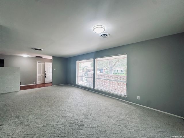 425 ZEPHYR DR, Windcrest, TX 78239