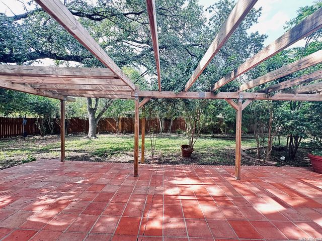 425 ZEPHYR DR, Windcrest, TX 78239