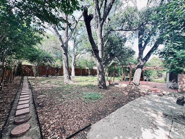 425 ZEPHYR DR, Windcrest, TX 78239