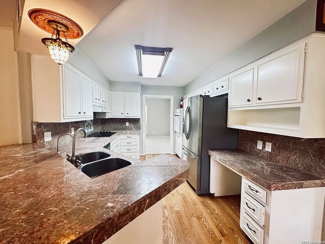 425 ZEPHYR DR, Windcrest, TX 78239