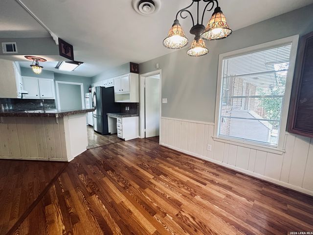 425 ZEPHYR DR, Windcrest, TX 78239