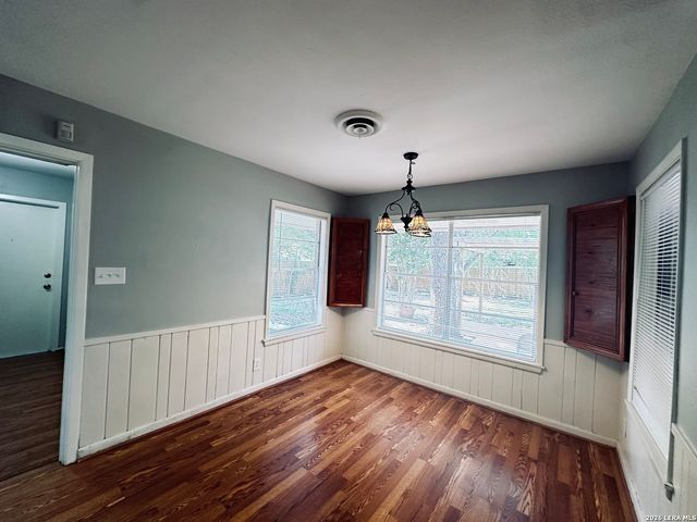 425 ZEPHYR DR, Windcrest, TX 78239