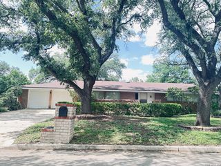 425 ZEPHYR DR, Windcrest, TX 78239