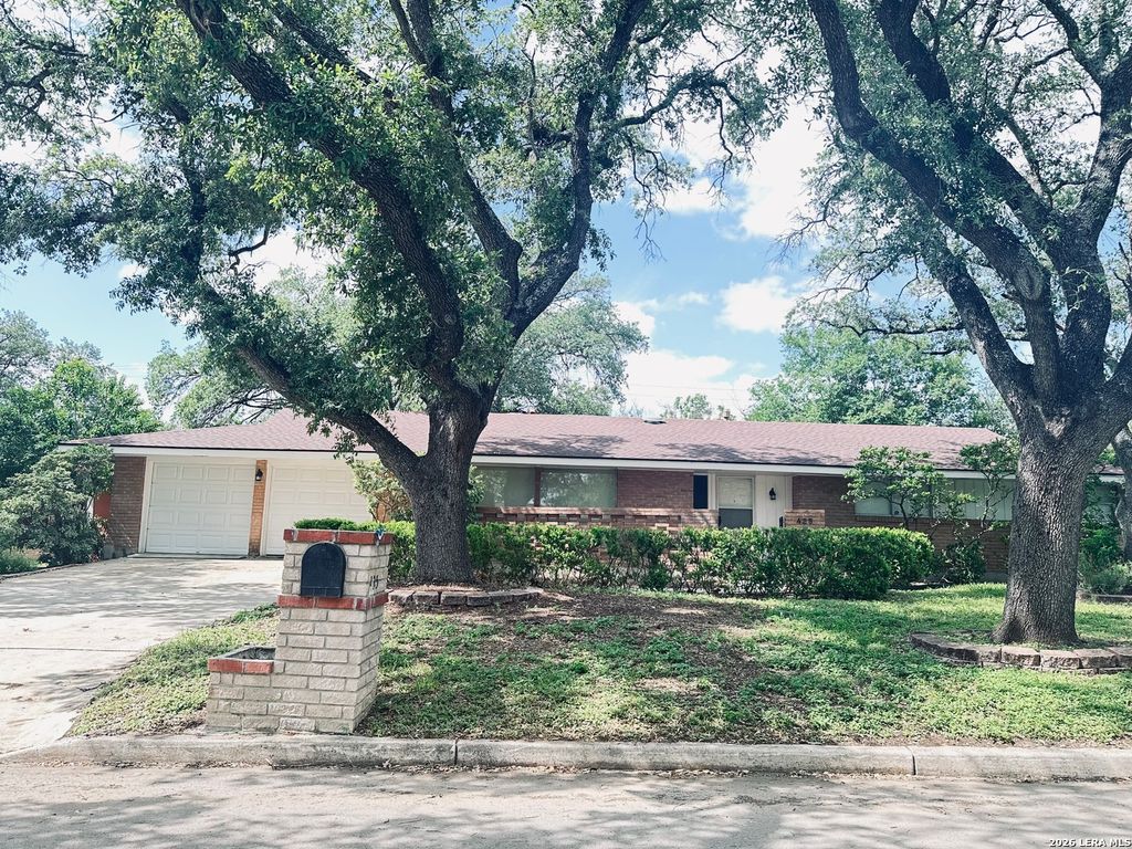 425 ZEPHYR DR, Windcrest, TX 78239