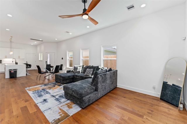 3040 Webster Street, Houston, TX 77004