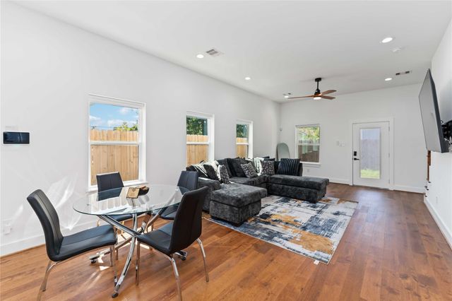 3040 Webster Street, Houston, TX 77004