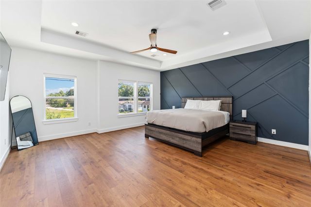 3040 Webster Street, Houston, TX 77004