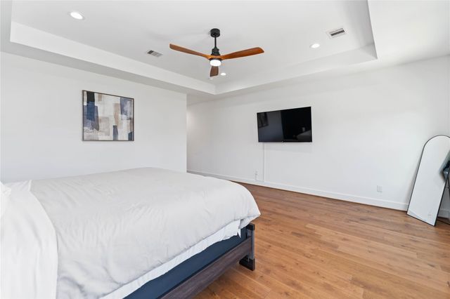 3040 Webster Street, Houston, TX 77004