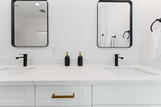 3040 Webster Street, Houston, TX 77004