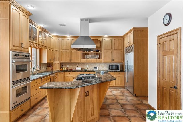 216 Merwinsburg Road, Chestnuthill Twp, PA 18330