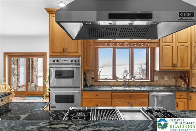 216 Merwinsburg Road, Chestnuthill Twp, PA 18330