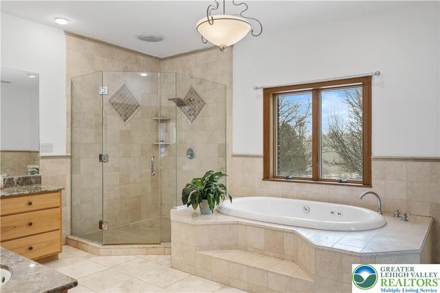 216 Merwinsburg Road, Chestnuthill Twp, PA 18330