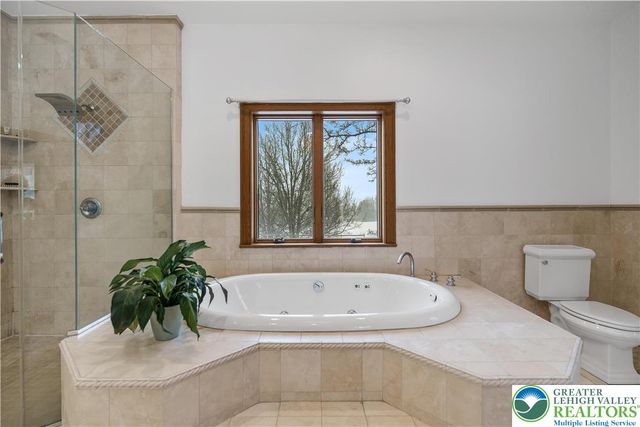 216 Merwinsburg Road, Chestnuthill Twp, PA 18330