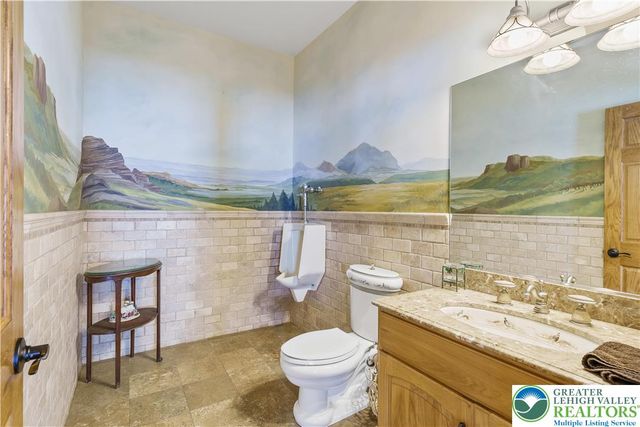 216 Merwinsburg Road, Chestnuthill Twp, PA 18330